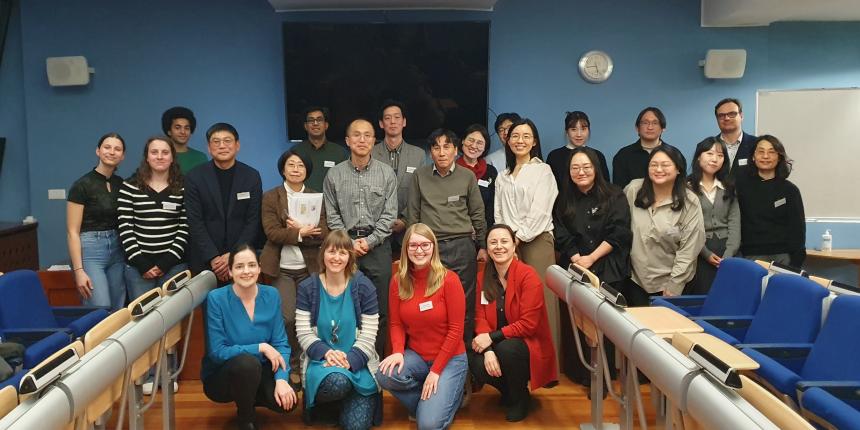 Udeleženci konference Diaspora in koreanistika: Povezovanje kultur in področij onkraj meja / Diaspora and Korean Studies: Crossing Borders, Bridging Cultures and Disciplines. 
